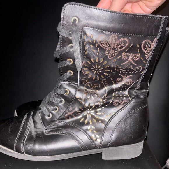 Black Boots - Picture 4 of 5